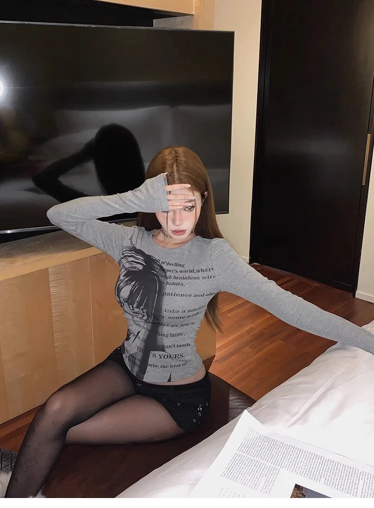 Y2K Grunge Graphic Long Sleeve Crop Top – Gray Univibeshop