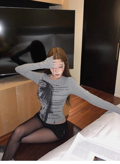 Y2K Grunge Graphic Long Sleeve Crop Top – Gray Univibeshop