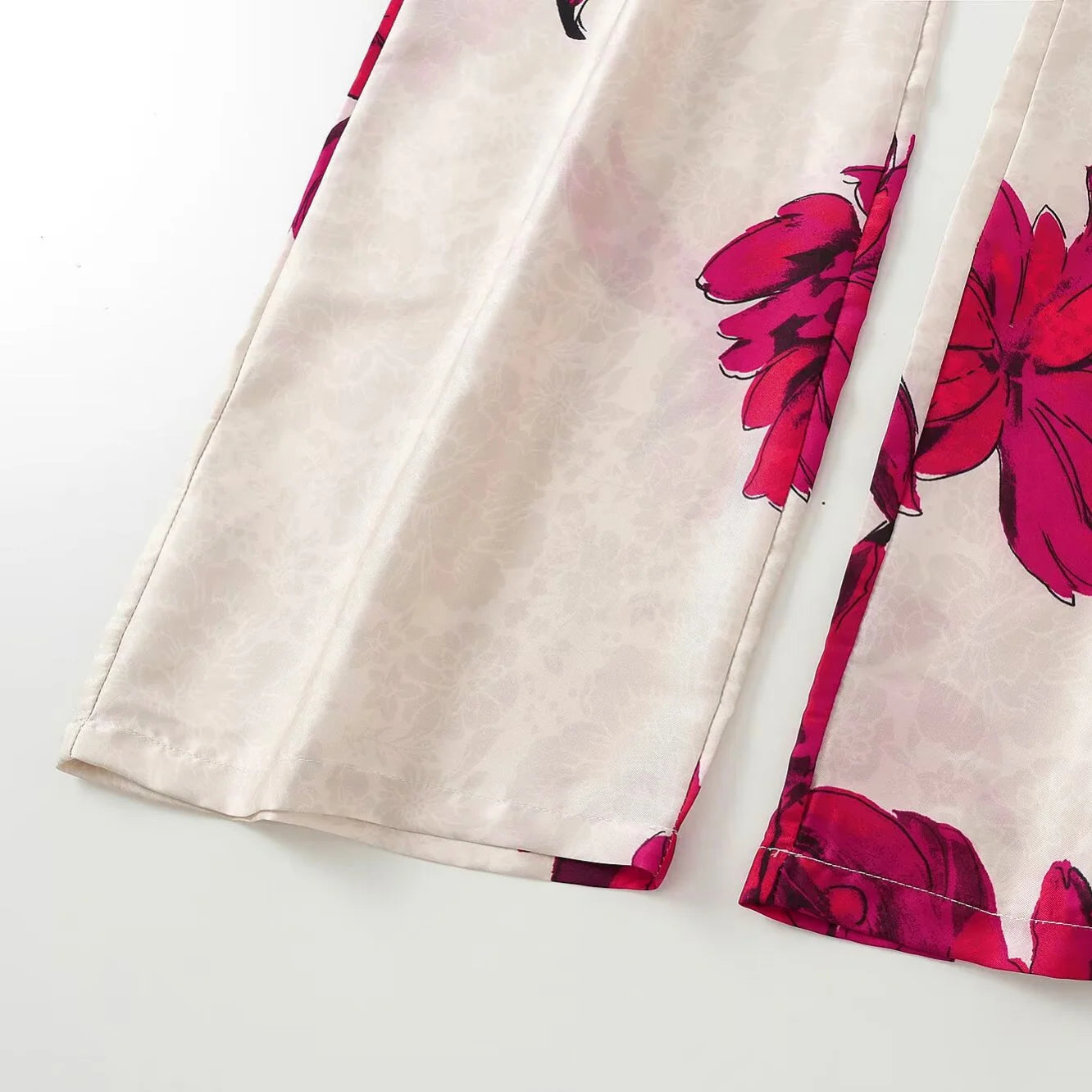 Floral Print Blazer & Pants Two-Piece Suit – Beige with Red Accents | UniVibe Shop