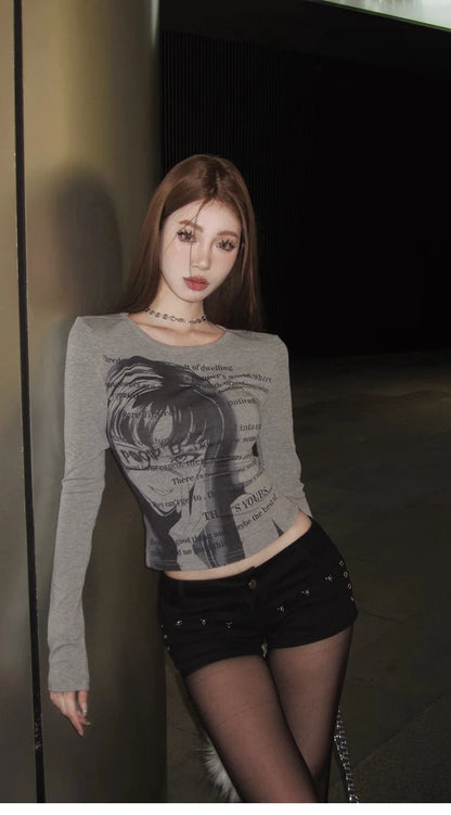 Y2K Grunge Graphic Long Sleeve Crop Top – Gray Univibeshop