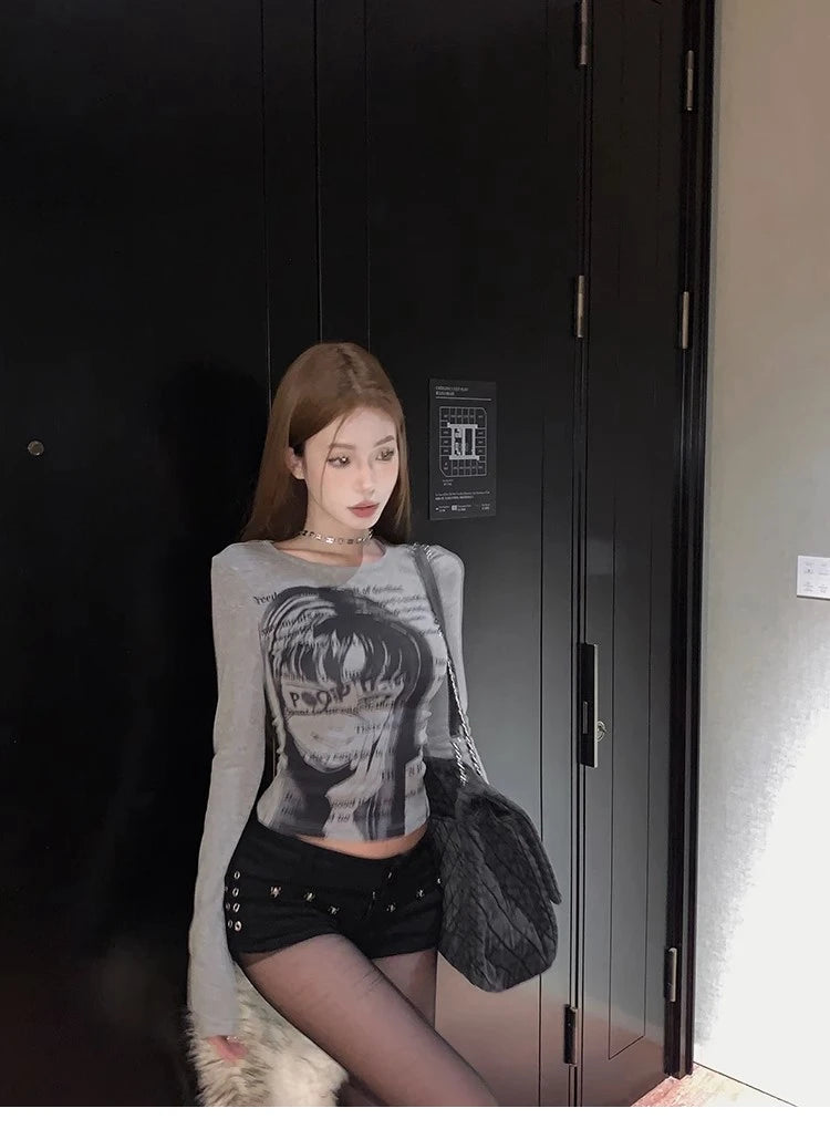 Y2K Grunge Graphic Long Sleeve Crop Top – Gray Univibeshop