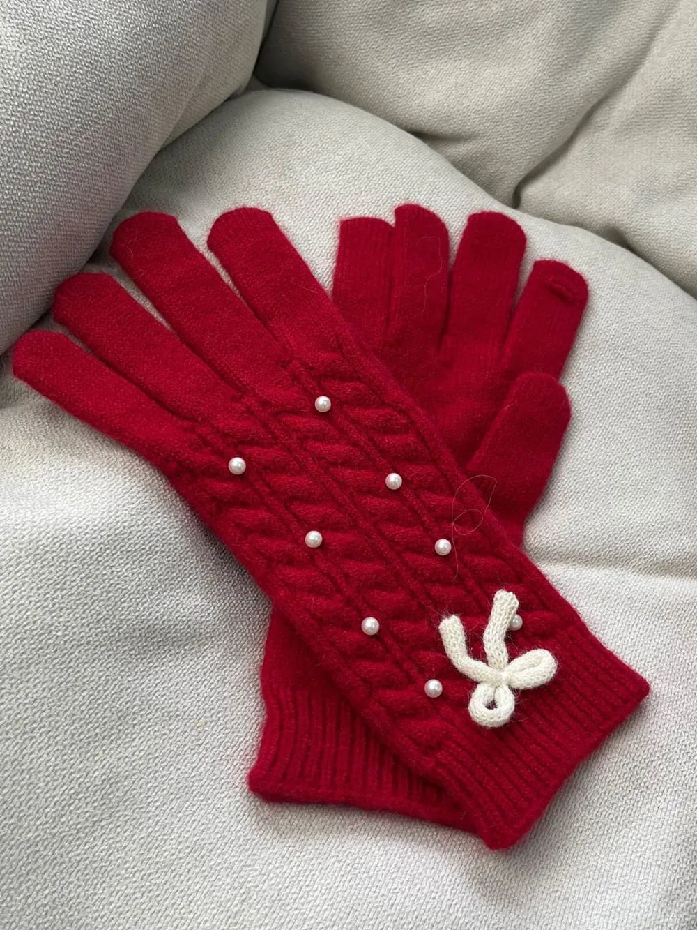 UniVibeShop Thermal Pearl Detail Bow Gloves – cozy winter gloves with pearls and bow detail, available in deep red, blush pink, dark blue, green, khaki, and dark gray.
